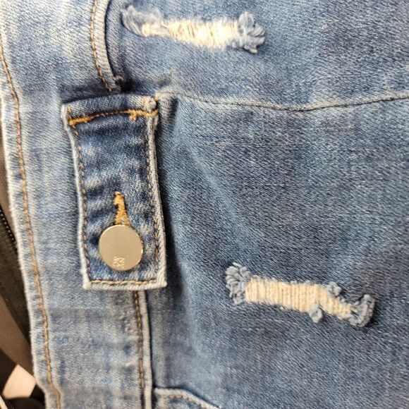 New York and company soho Jean jacket distressed - Picture 5 of 10